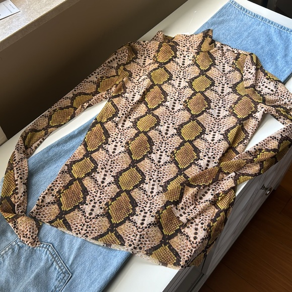 Afrm Zoe Mock Neck Mesh Top - Picture 7 of 8